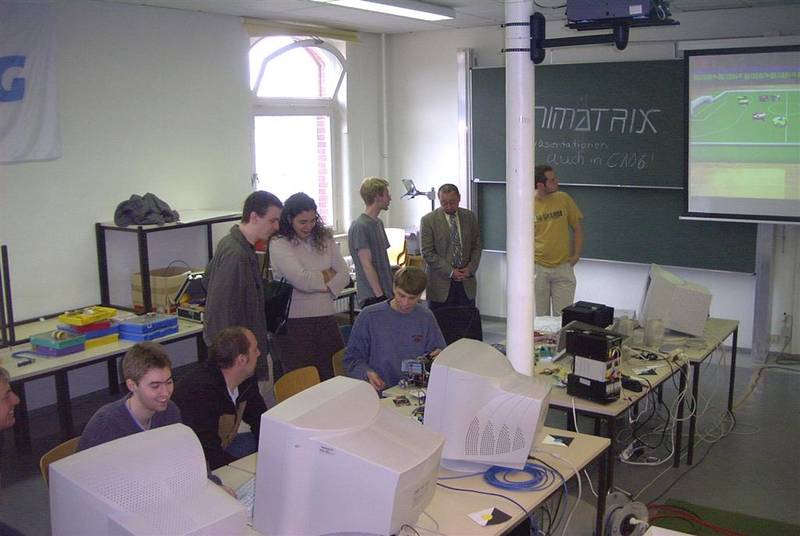 Tag der offenen T&uuml;r - Fussballroboter - 2004
